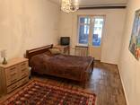 2 սենյականոց բնակարան Երևանի կենտրոնում, 67 քմ, 3/5 հարկ, մի քանի պատշգամբ, քարե շենք - фото 3