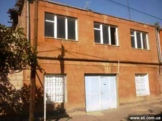 Продается 2-х этажное  домовладение в городе Эчмиадзин