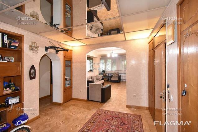 Продается 3-комнатная квартира на улице Орбели, 124 кв. м. , 1-й этаж 9-этажного здания