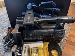 Նոր Sony HDR-AX2000 AVCHD տեսախցիկ